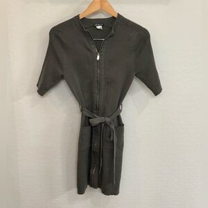 VENUS Olive Ribbed Zip-Front Knit Top - Size Medium